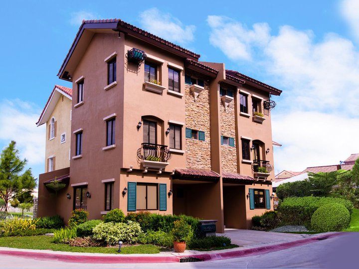 Upscale Townhouse For Sale In Bacoor Cavite!