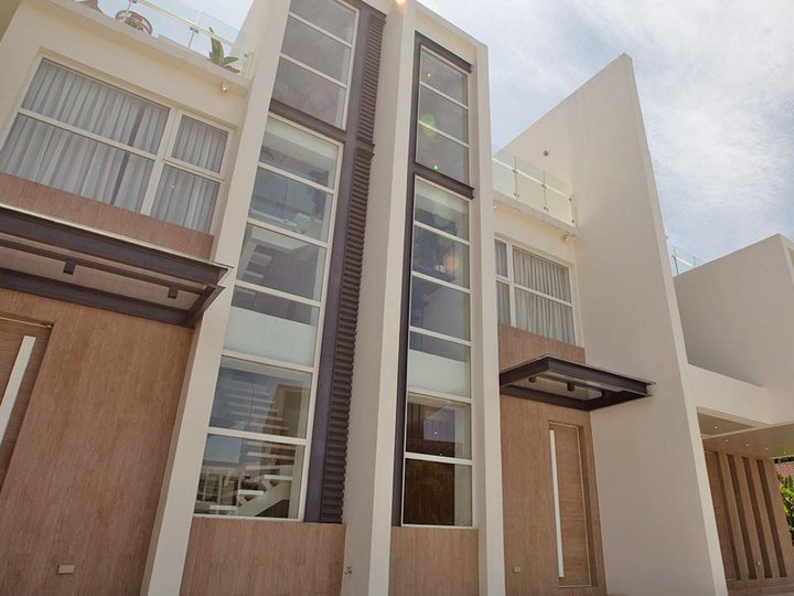 For Sale Modern Townhouse Expandable with Customizable Layout in QC