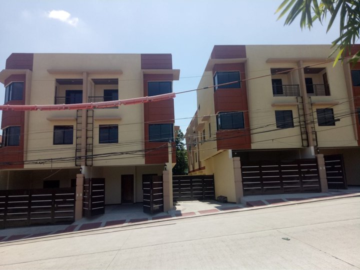 RFO 3 STOREY TOWNHOUSES WITH BALCONY  AT WEST FAIRVIEW QUEZON CITY