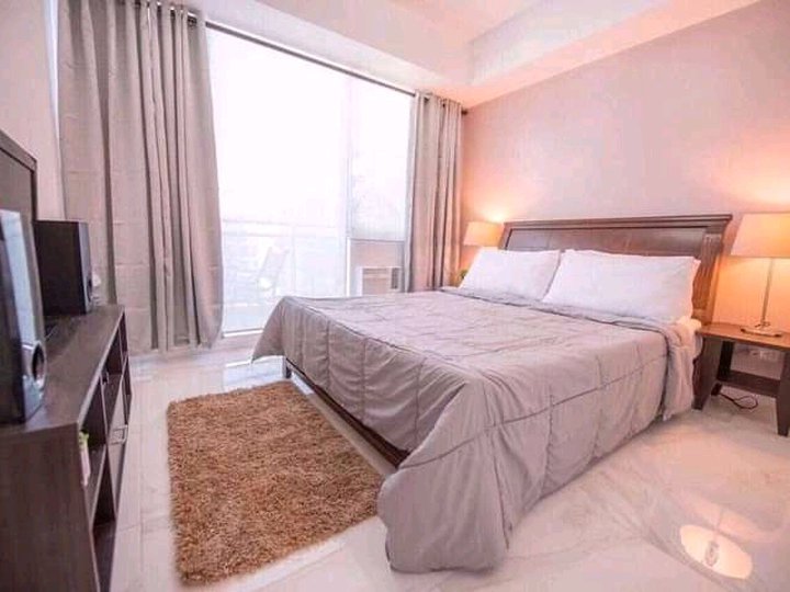 Rush 3br with balcony along C5 near Eastwood-Tiendesitas-Cubao