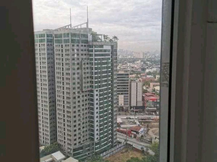 Rush Rush Condo for Sale in edsa South Triangle Diliman QC