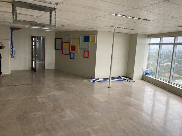 FOR RENT: 171.12sqm Office Space in Richville Corporate Tower Madriga