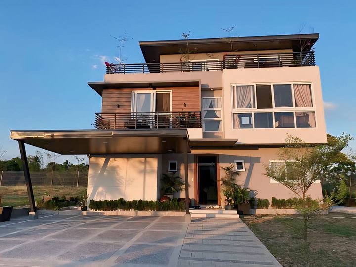 BRANDNEW MODERN CONTEMPORARY HOME FOR SALE IN TAGAYTAY HIGHLANDS