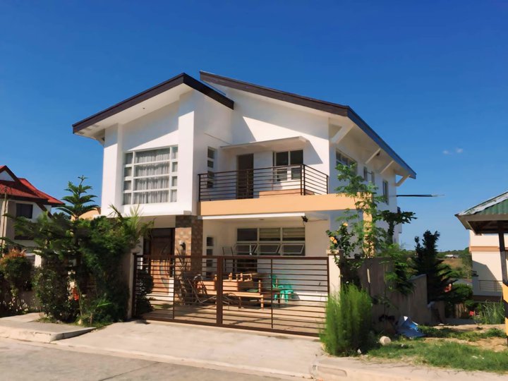 3-Bedrooms Single Detached House for Rent in Tagaytay City