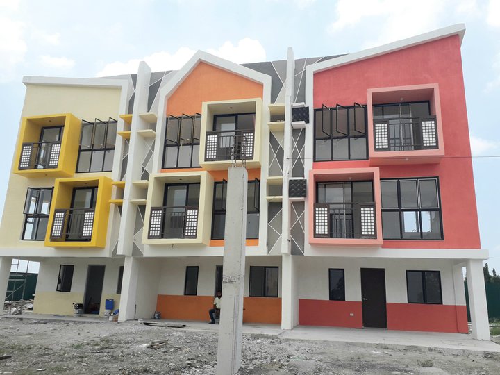 Affordable Luxury: 3BR Townhouse for Sale in Jubilation Enclave