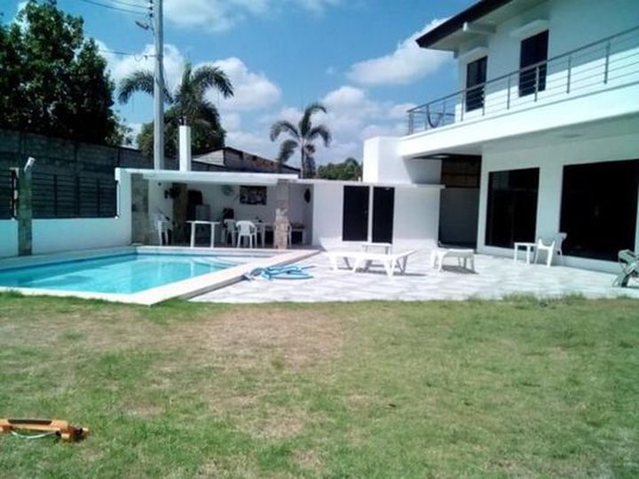 3 bedroom, fully furnished House with Large Lot and swimming pool