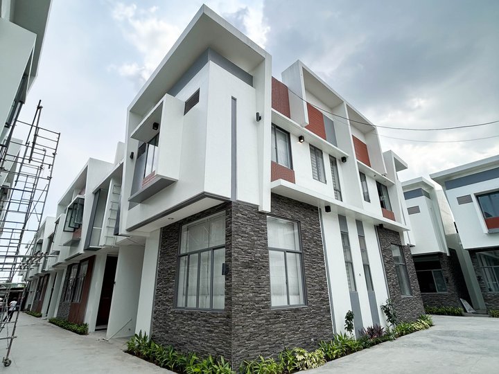 3-bedroom Townhouse For Sale in Munoz Project 8 Quezon City