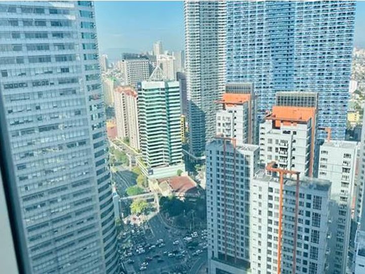 Foreclosed 46.50 sqm 1-bedroom Residential Condo For Sale in Makati - ONE CENTRAL
