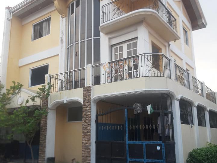 3 storey house and lot in Medicion for sale  Imus  Cavite