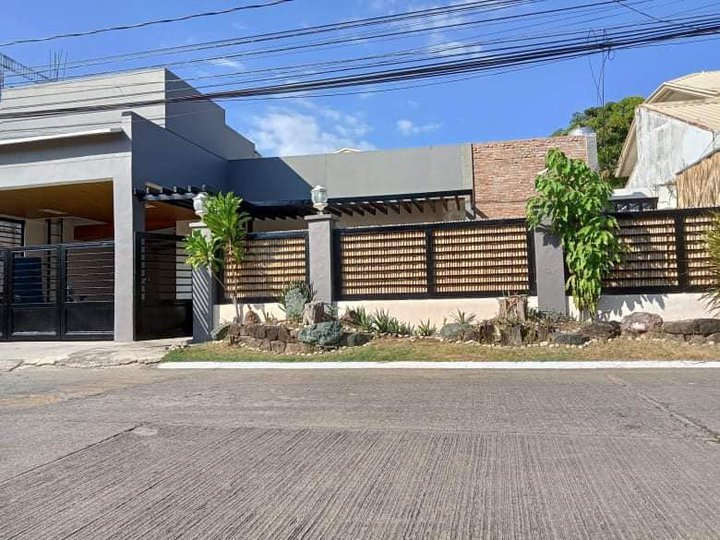 FOR RENT/SALE House & Lot  Evangelista St., BF Homes, Paranaque