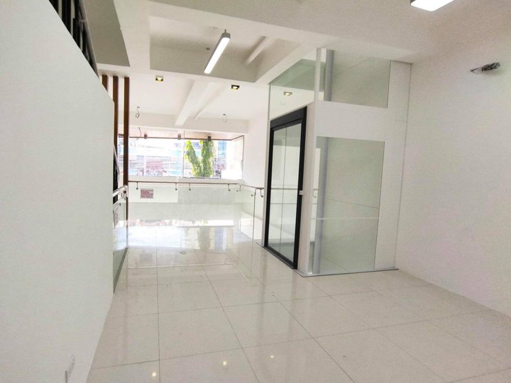 4 STOREY COMMERCIAL UNIT WITH ELEVATOR