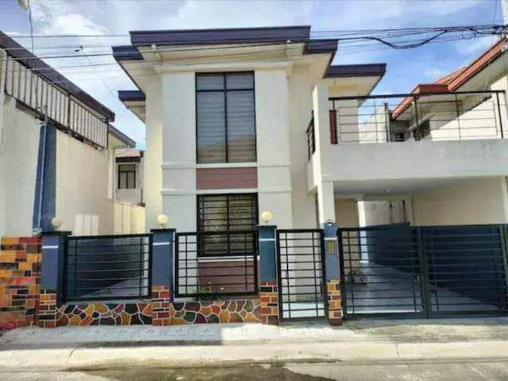 House and Lot For Sale 3 Bedrooms with Airconditioning Near Enchanted