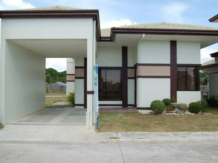 3-bedroom Daphne Single Attached House For Sale in Binan Laguna