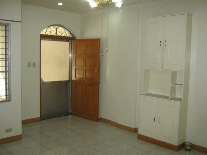 3 Storey 4 Bedrooms Townhouse for Rent in Quezon City