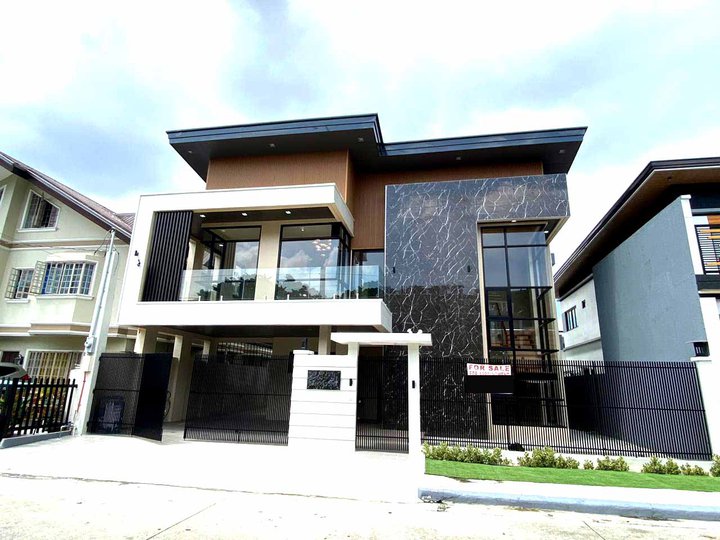 5-bedroom Single Attached House For Sale in Fairview Quezon City / QC Metro Manila