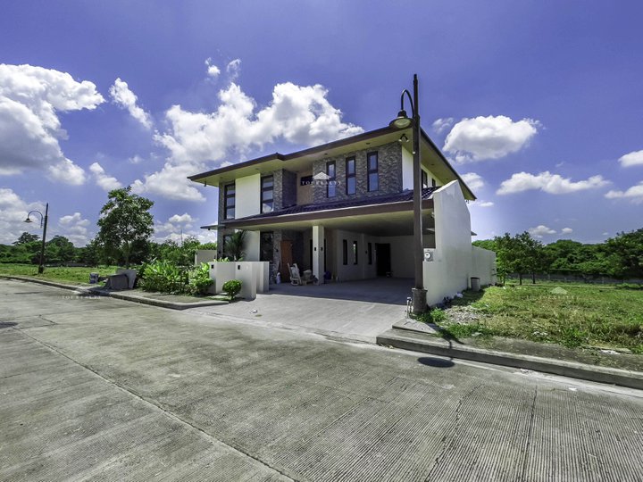 5Bedroom Brand New House for sale in Alabang West, Las Pinas City!