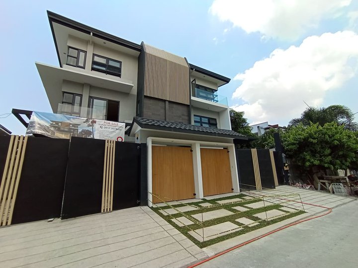 Luxurious 4 Bedroom House and Lot for Sale in AFPOVAI Taguig