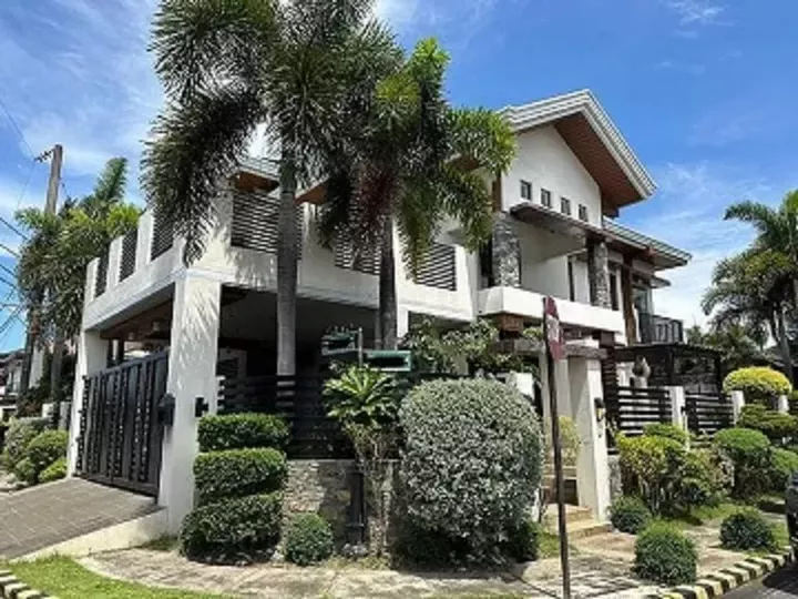 Corner lot House with own Pool for Sale in Las Villas De Manila Binan Laguna