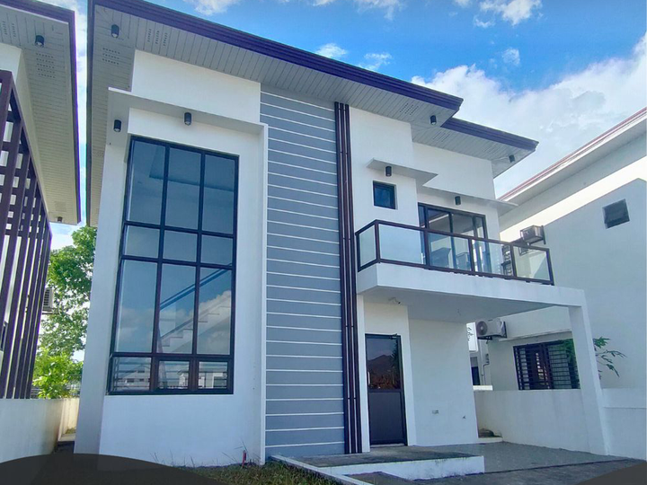 5-bedroom Single Detached House For Sale in Lipa Batangas