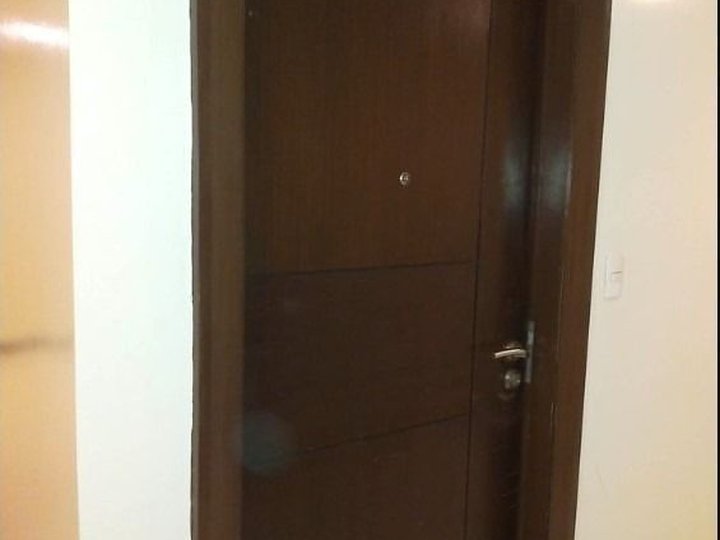 Foreclosed 102.60 sqm 2-bedroom Residential Condo For Sale in Venice Luxury Residences