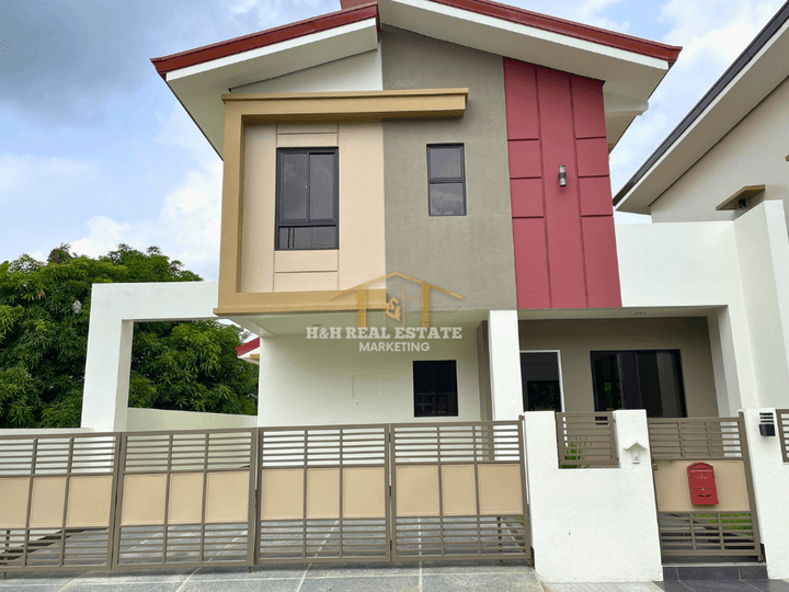 Complete Finished 4-bedroom Single Attached House For Sale in The Grand Parkplace Village