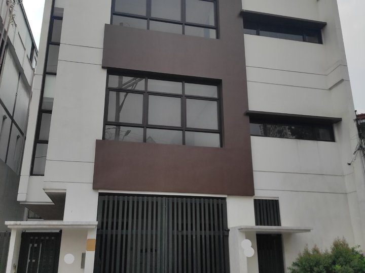 Townhouse in Kapitolyo Pasig with Three (3) Bedroom and 2 Car Garage