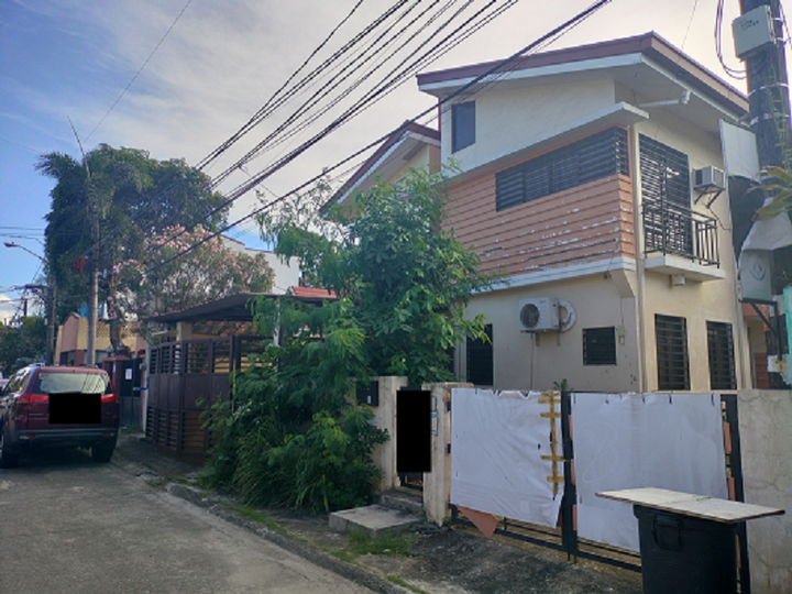 House for Sale in BF Almanza Village Las Pinas City