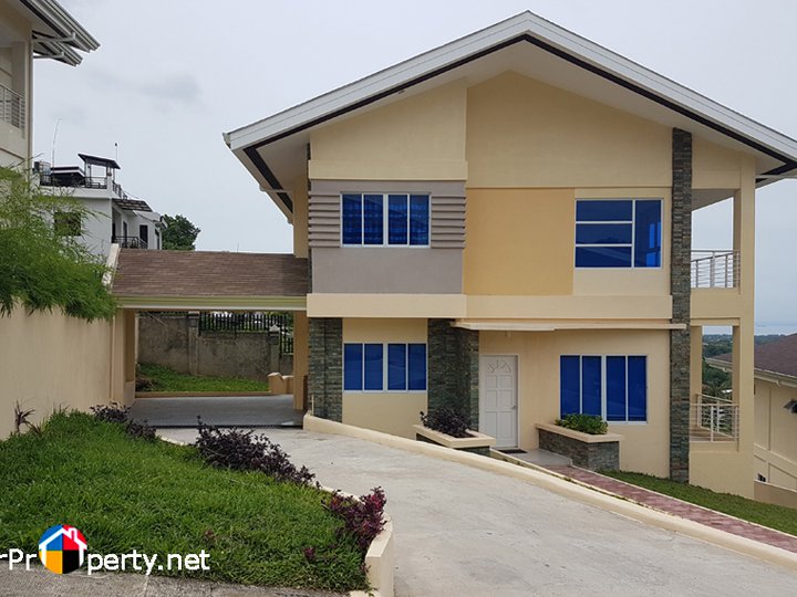 5-bedroom Single Detached House For Sale in Talisay Cebu