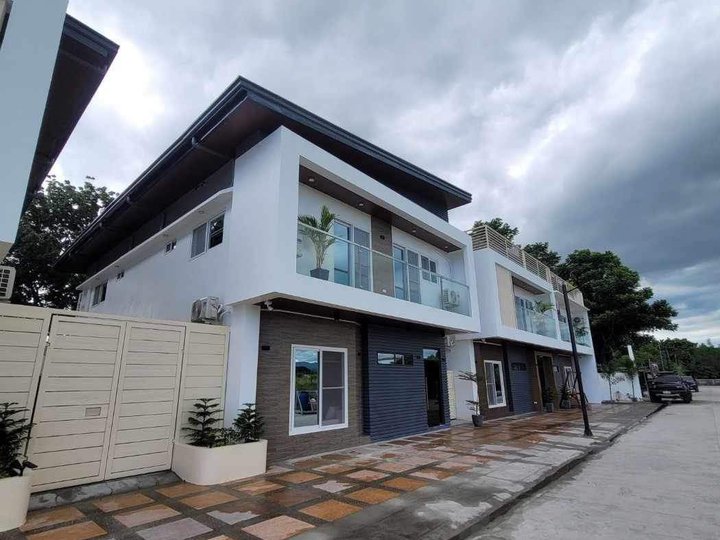 5-bedroom Townhouse For Sale in Enclave Angeles Pampanga