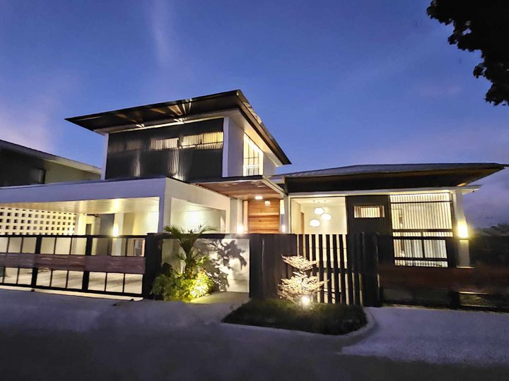 822 sqm - ELEGANT and Mountain View HOUSE AND LOT in Antipolo