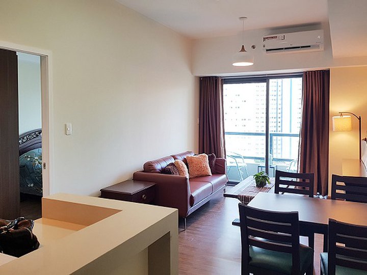 FOR RENT: 1BR with Balcony 53sqm - Shang Salcedo Place