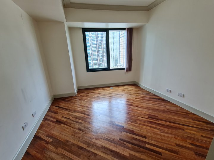 2BR for Rent in Amorsolo Rockwell