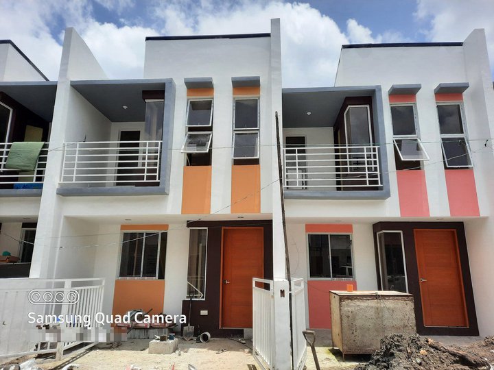 Townhouse For sale Pulang lupa Las pinas free title transfer fee