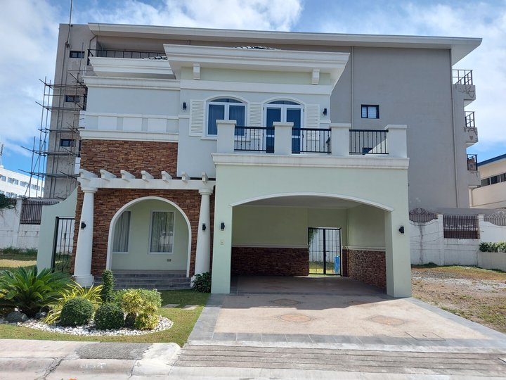 Fully Furnished House in Versailles Alabang
