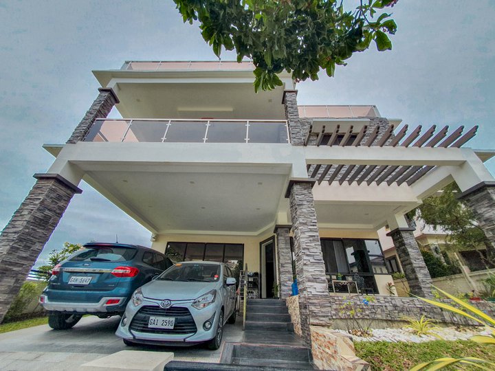 6-bedroom Single Detached House For Sale in Cebu City Cebu
