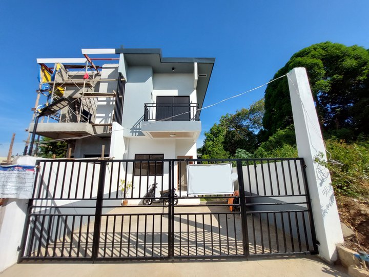 4 Bedroom Duplex House and Lot for Sale in Upper Antipolo
