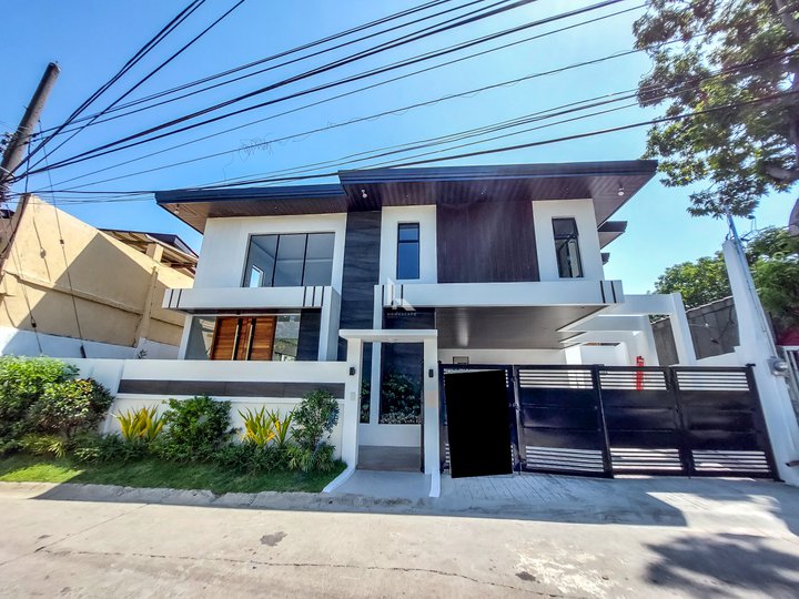 5-bedroom Single Detached House For Sale in Parañaque Metro Manila