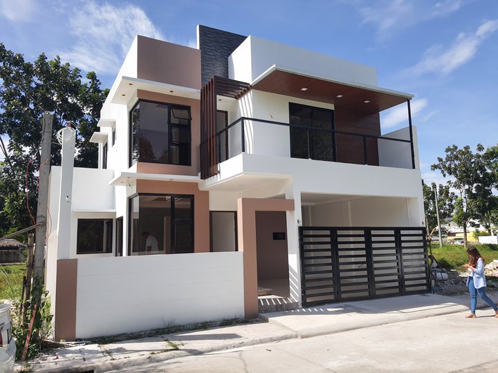 Semi Furnished Modern House for SaleDau, Mabalacat, Pampanga