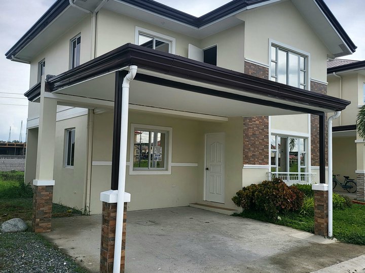 4 BEDROOMS house in Angeles city near CLARK