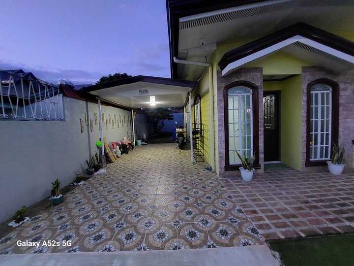 Large Bungalow with 3 bedroom,2 toilet/bathroom