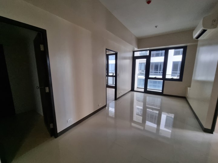 2BR RFO 5% DP Move Beside Venice Mall Mckinely Hill Taguig