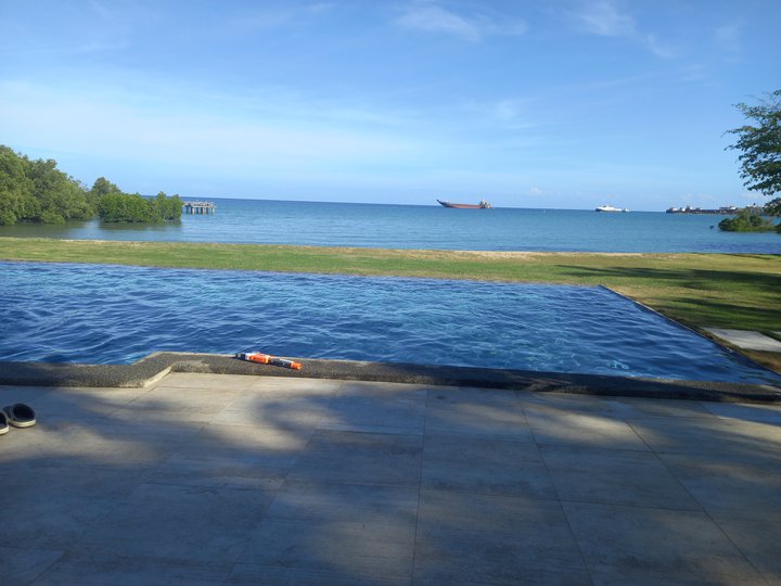 180sqm, 1 Bedroom single detached that has a beach front property