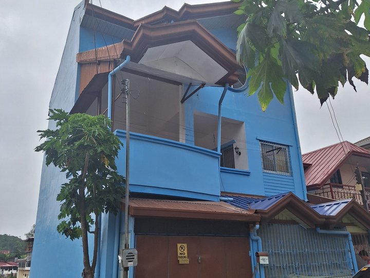 Baguio 2 Door  Single Detached Home with 8 brms , 1 covered garage
