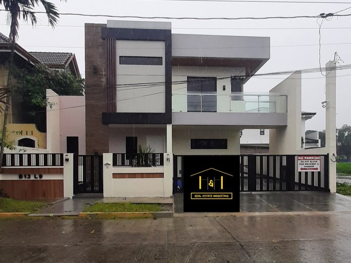 6-bedroom Single Detached House For Sale in Imus Cavite