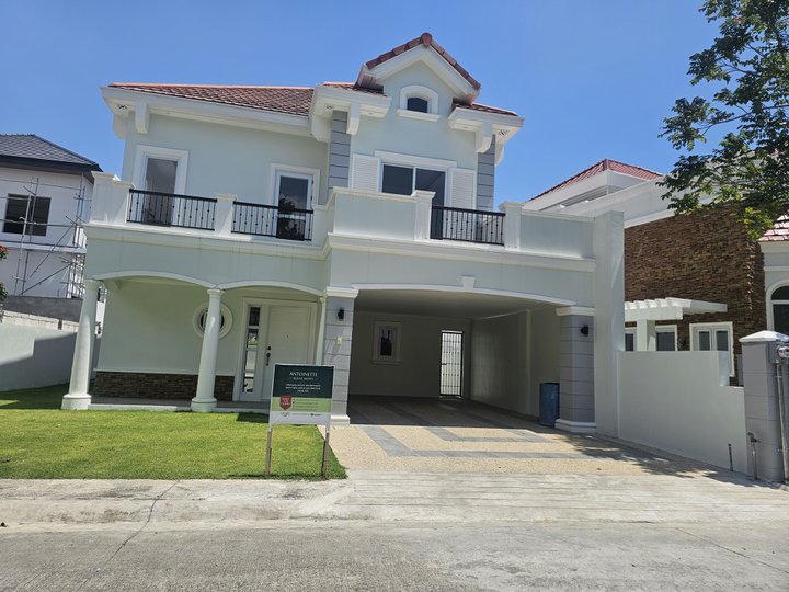 Elegant House and Lot in Alabang near Manila