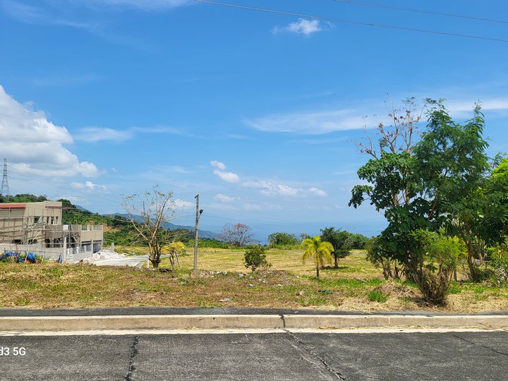 Lot for sale in Splendido Taal with view of Taal Lake