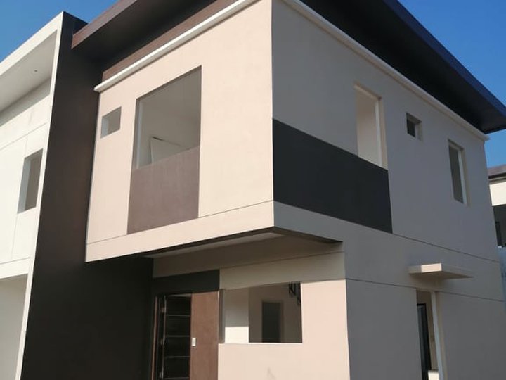 Solviento Villas Complete Townhouse for Sale Bacoor Boulevard 21k mont