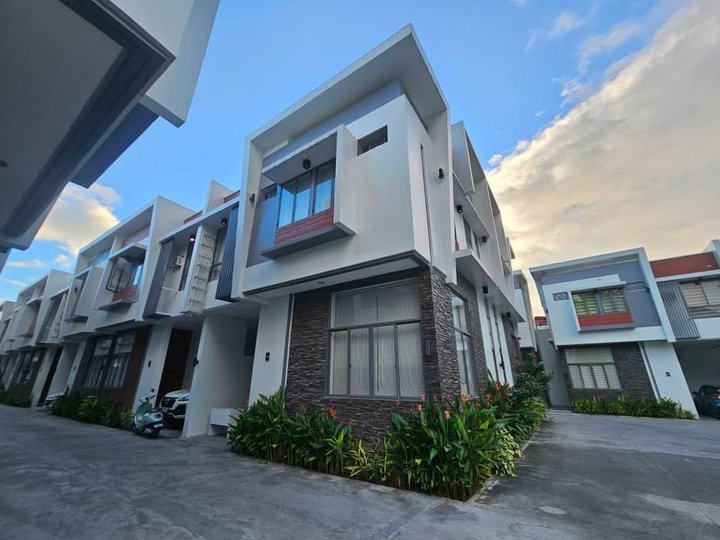 For Sale 3-Bedroom Townhouse in EDSA Munoz Quezon City