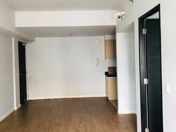 Foreclosed 125sqm 2BR BGC Two Serendra The Fort Taguig Condo For Sale