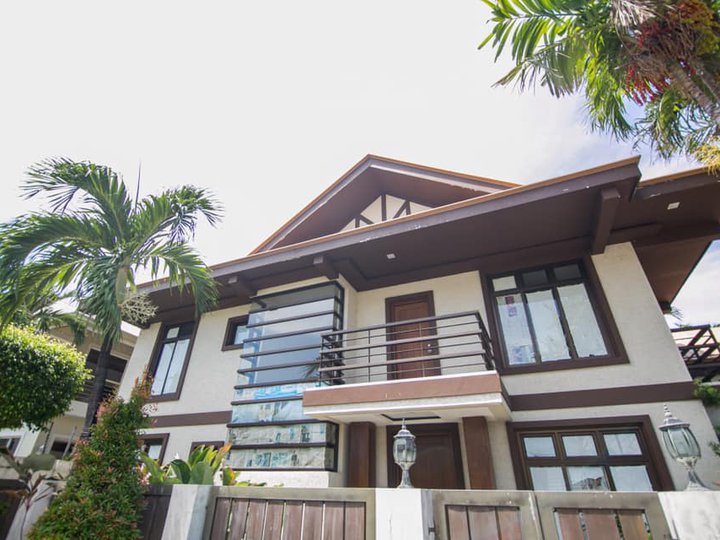 5 Bedrooms Modern House in Las Pinas For Sale - can also be for lease